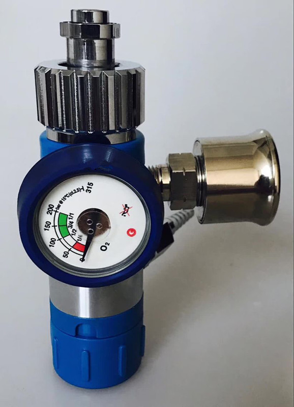 Oxygen regulator for  gas cylinder