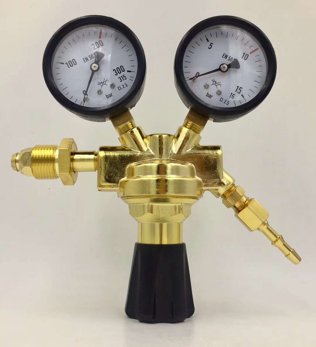 Double gauge industrial pressure reducer